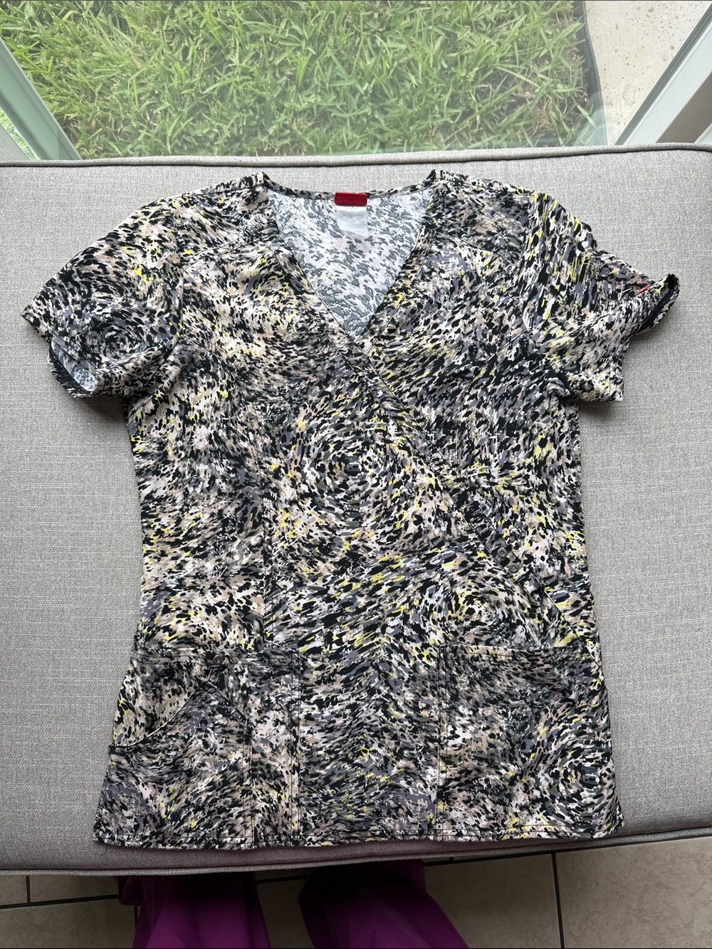 Dickies Short Sleeve V-Neck Tunic in Black, White & Yellow